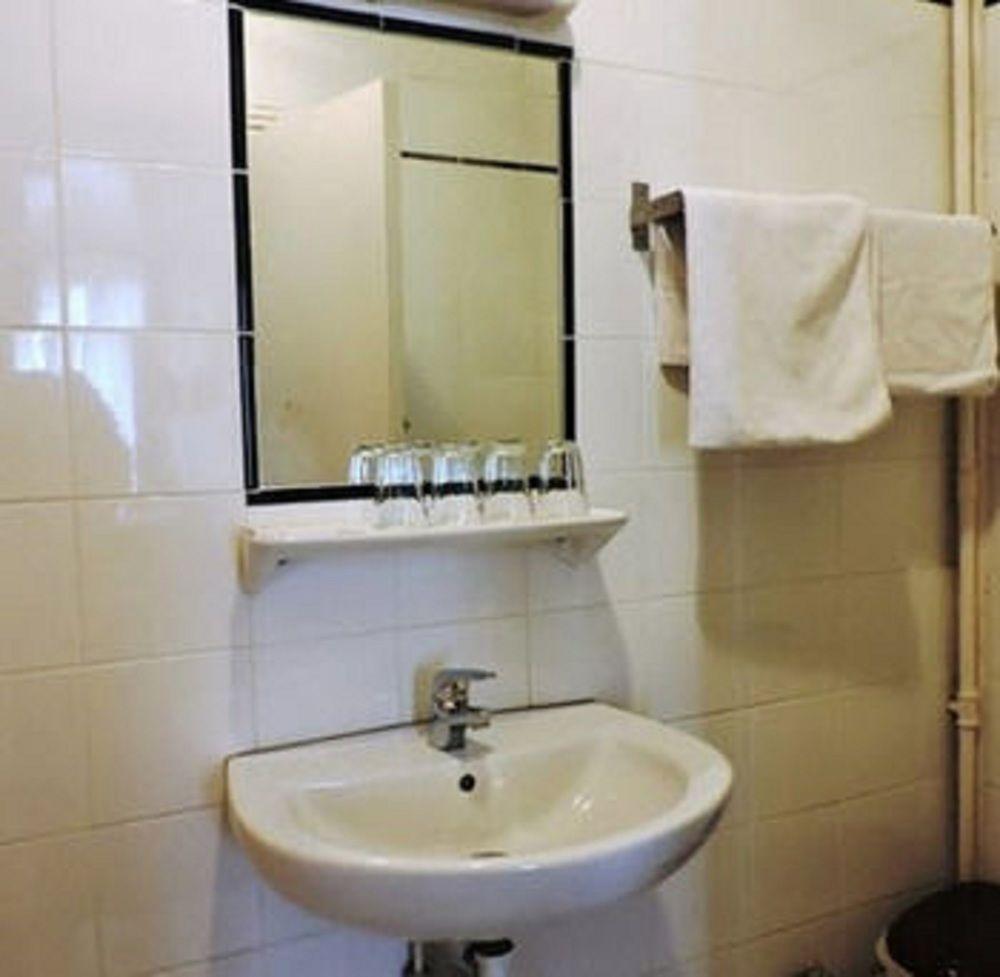 ฮิโปเทล ปารีส วอลแตร์ Hotel ภายนอก รูปภาพ