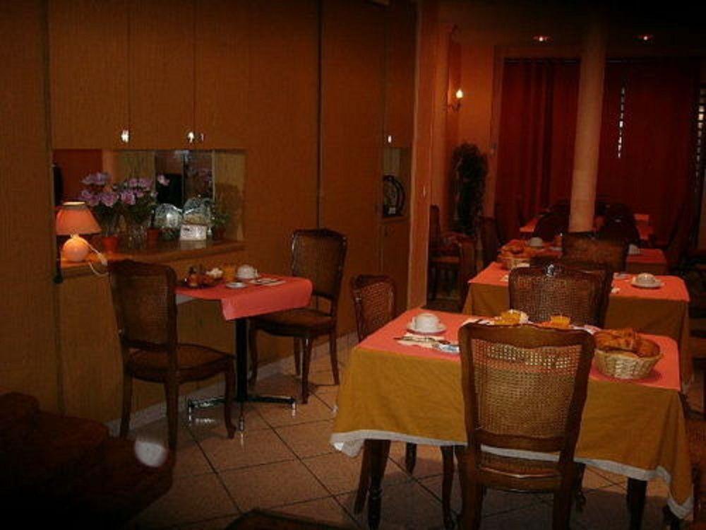 ฮิโปเทล ปารีส วอลแตร์ Hotel ภายนอก รูปภาพ
