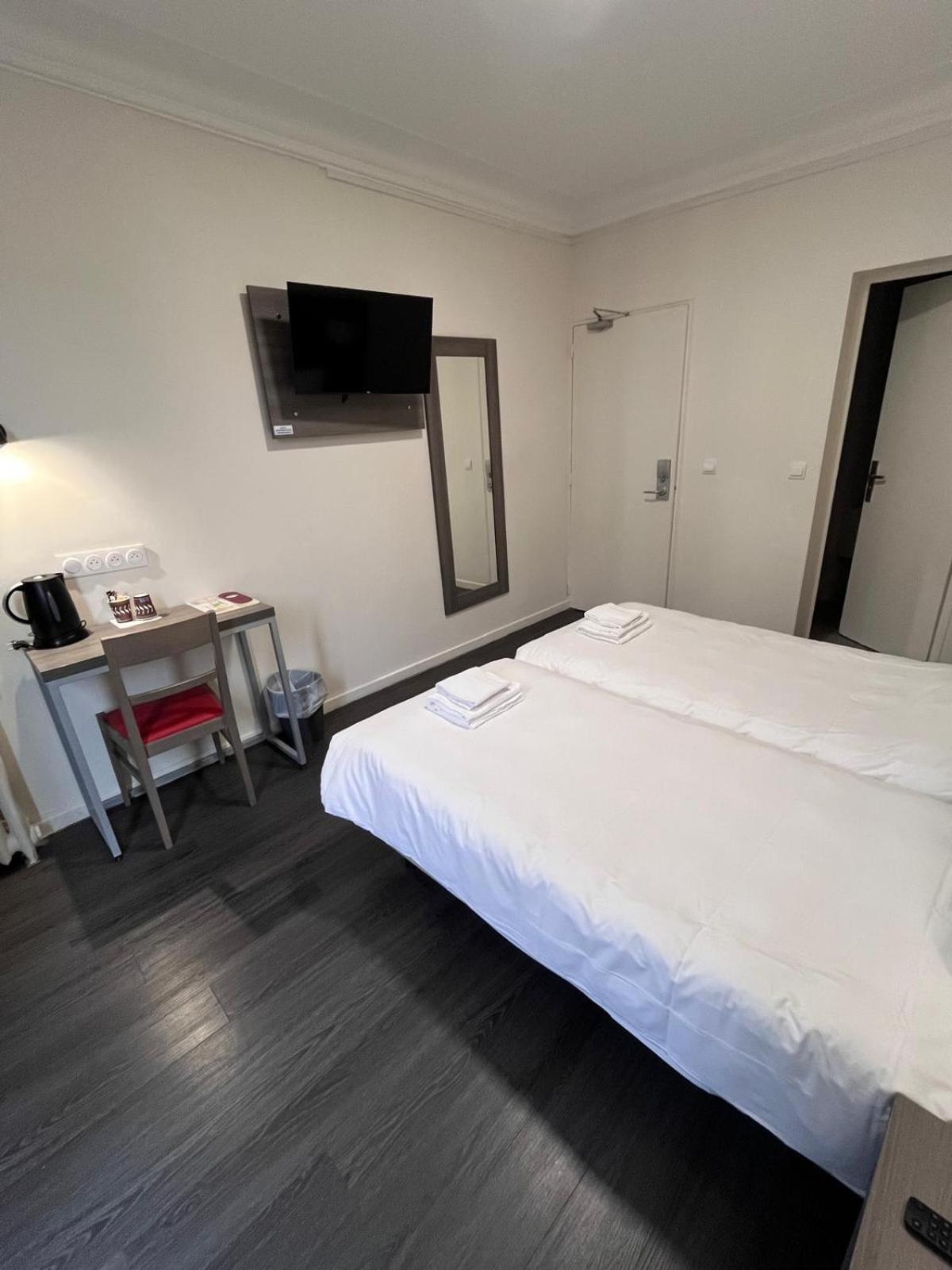 ฮิโปเทล ปารีส วอลแตร์ Hotel ภายนอก รูปภาพ